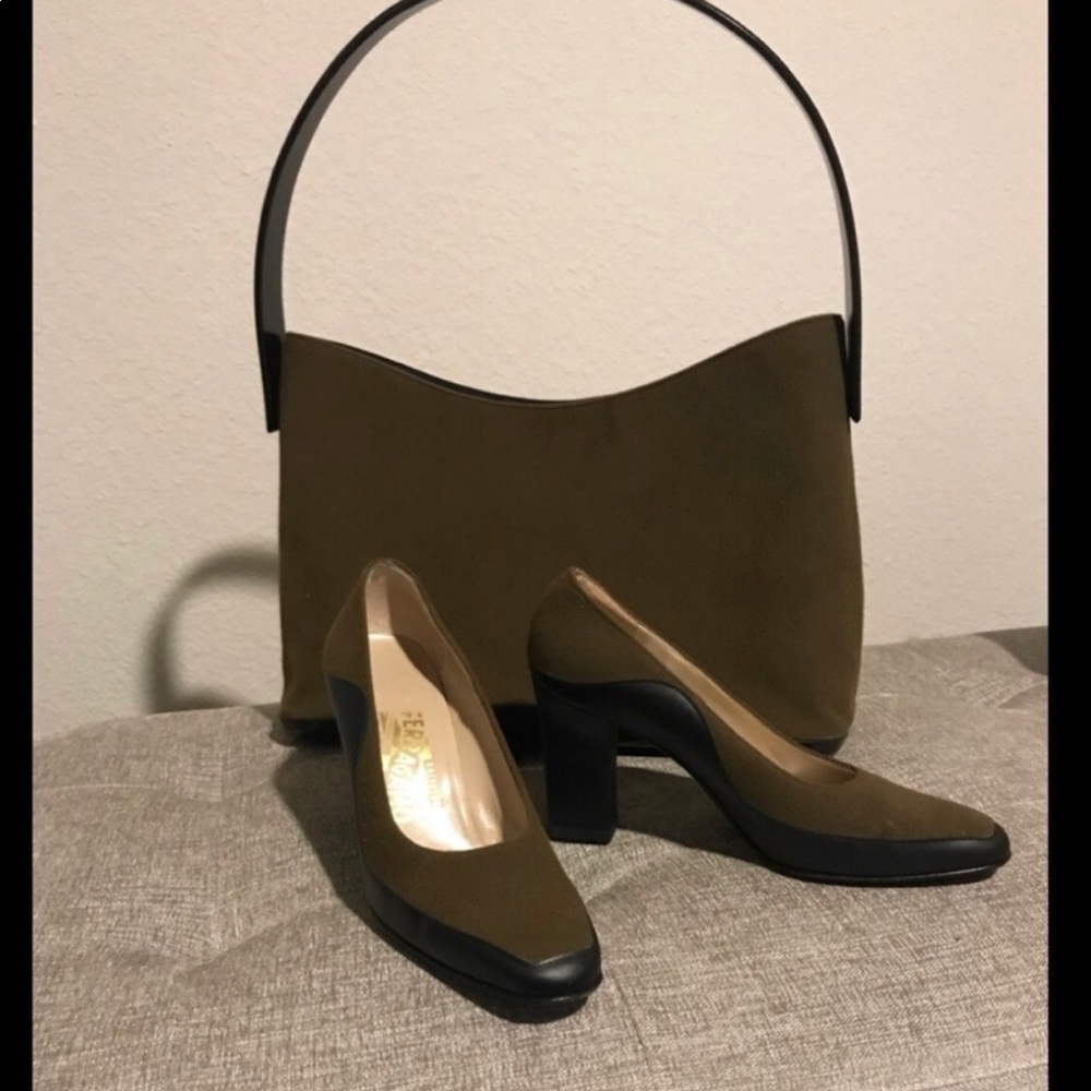 Salvatore Ferragamo like new gorgeous hobo - Picture 5 of 10